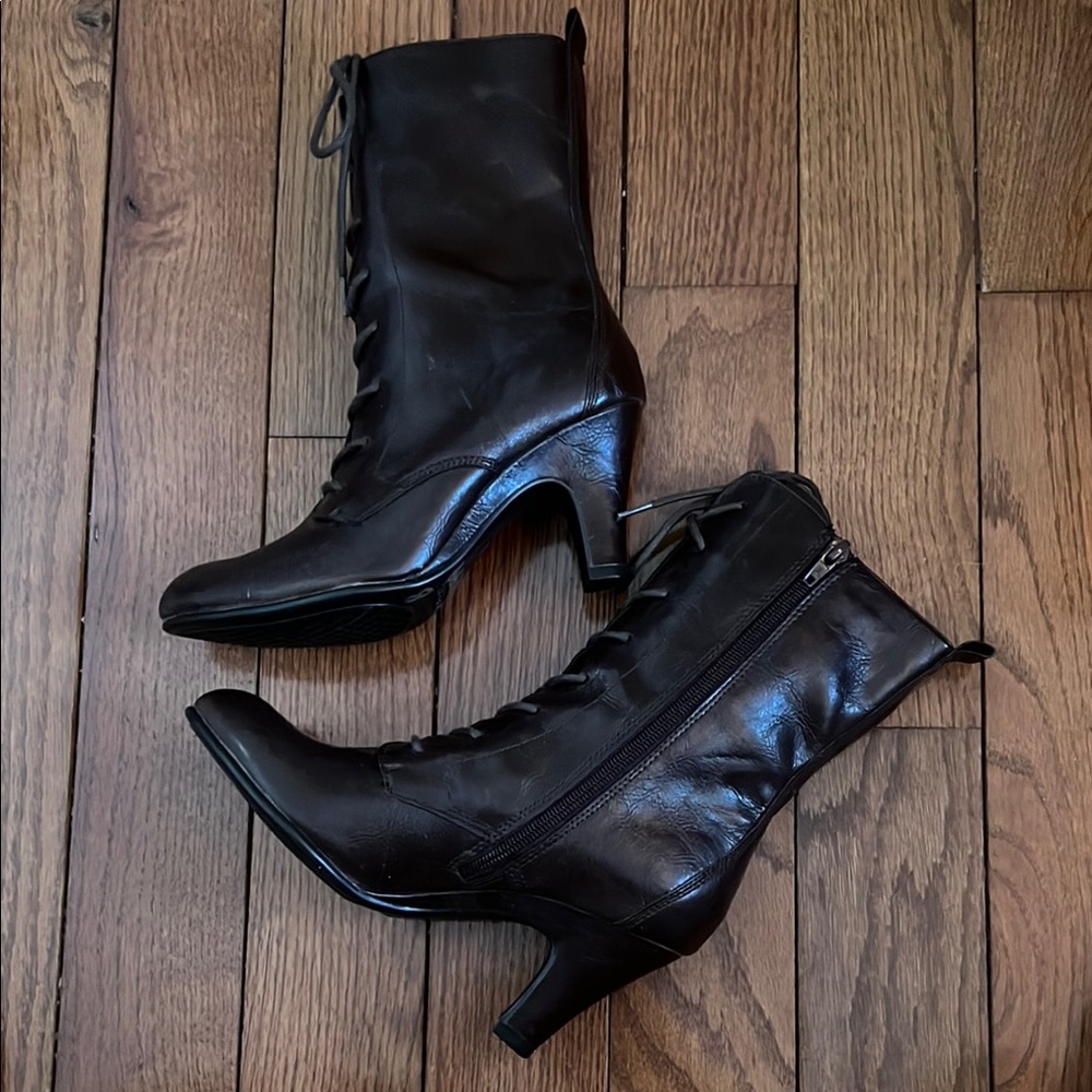 Elegant Brown Victorian Lace-Up Ankle Boots